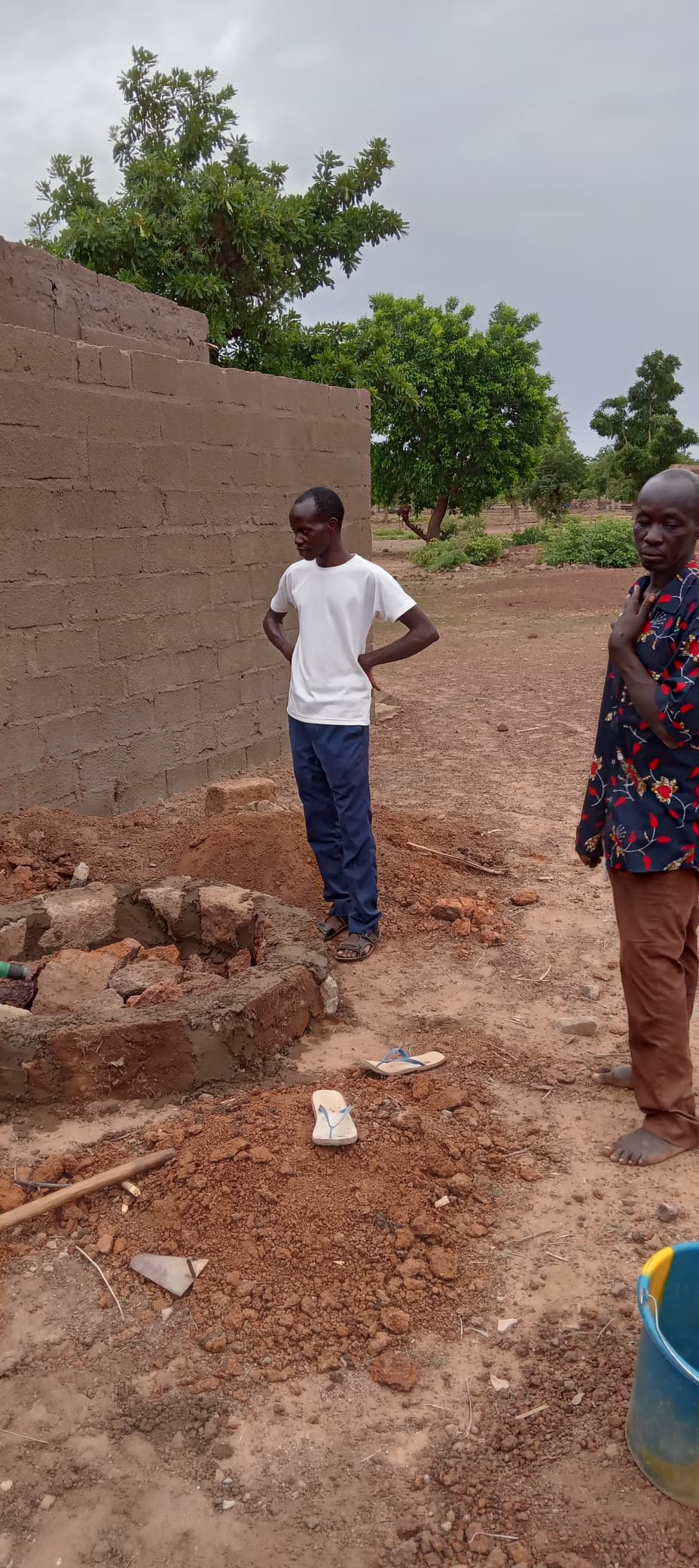 20240717_Latrines-Ecosan_pose-lavabos_5.jpg