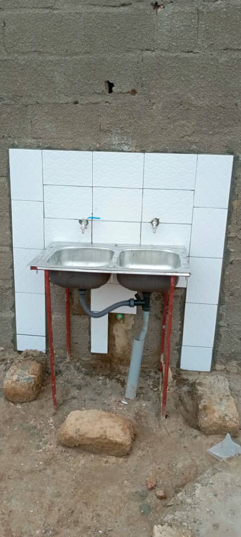 20240717_Latrines-Ecosan_pose-lavabos_3.jpg